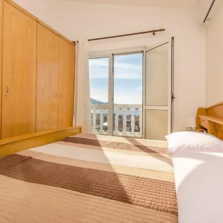 And Radojka Lejlighed Primošten